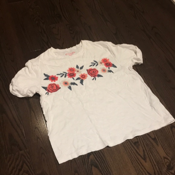 abercrombie kids Other - Abercrombie kids flowered T-shirt up for sale now!